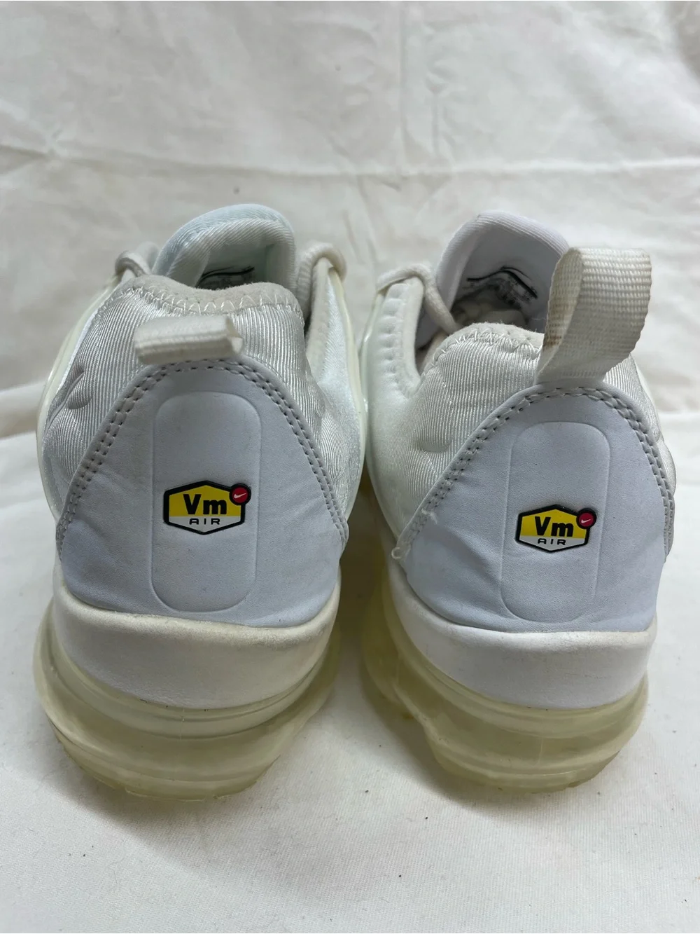 Nike Air Max White Athletic Sneakers - Textured Overlay Design sz 8